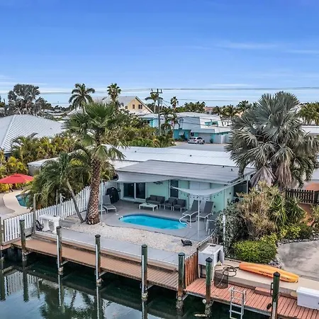 Villa Bella Newly Remodeled With Private Dock And Pool & Cabana Club Access - 7 Night Minimum Stay